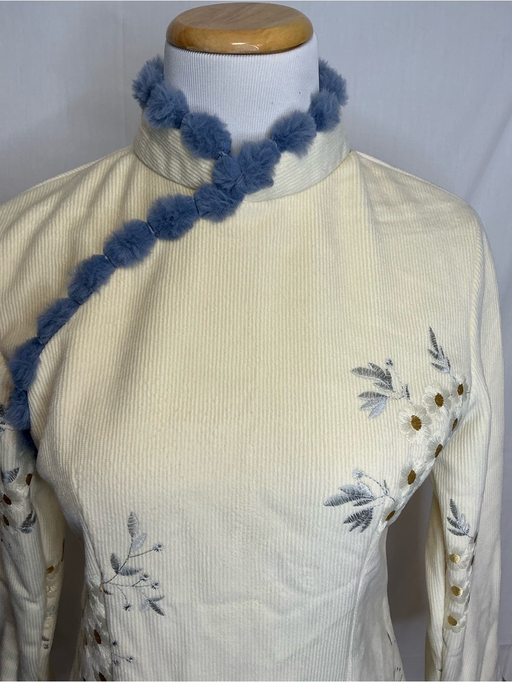 2162 - Ivory Long-Sleeve Embroidered Cheongsam Dress with Blue Trim - Picture 3 of 10